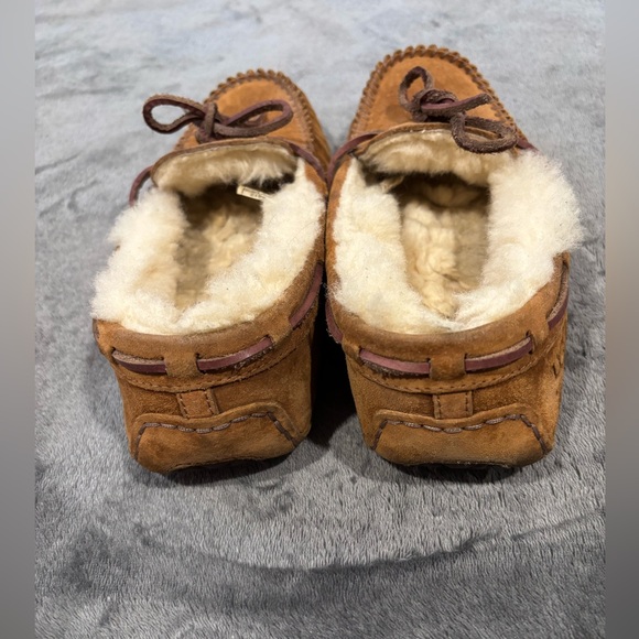 UGG ❤️Moccasins Women’s size 7 - Picture 3 of 11